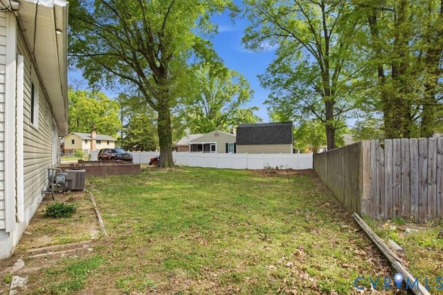117 Homestead Dr, Colonial Heights, VA 23834