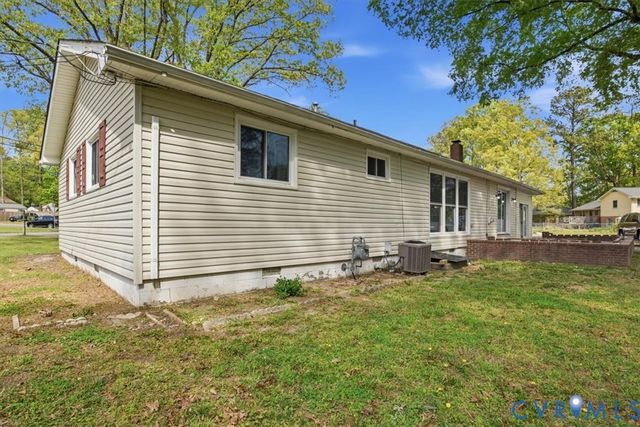 117 Homestead Dr, Colonial Heights, VA 23834