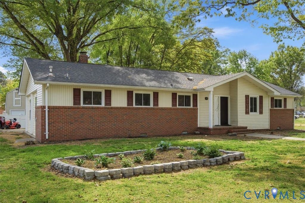 117 Homestead Dr, Colonial Heights, VA 23834