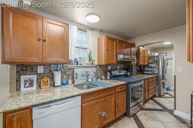 16000 S Huron River Drive, Romulus, MI 48174