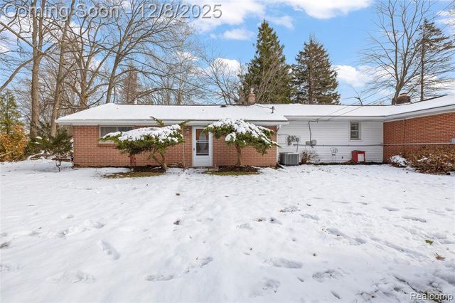 16000 S Huron River Drive, Romulus, MI 48174