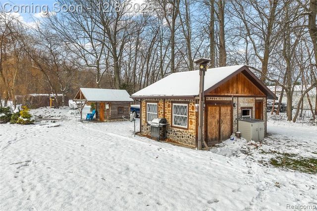 16000 S Huron River Drive, Romulus, MI 48174