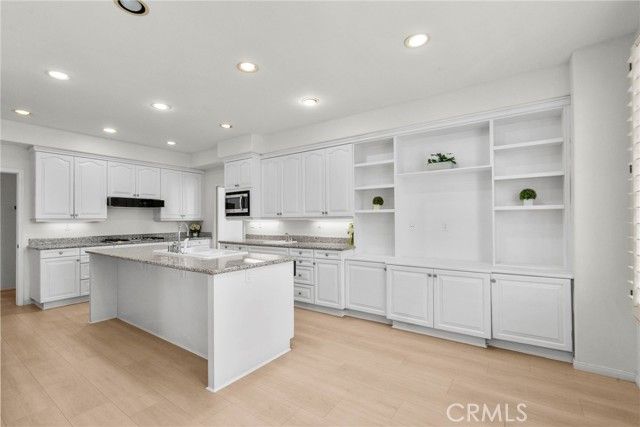 7630 Carmenita, West Hills (los Angeles), CA 91304