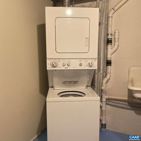 821 CABELL AVE, Charlottesville, VA 22903