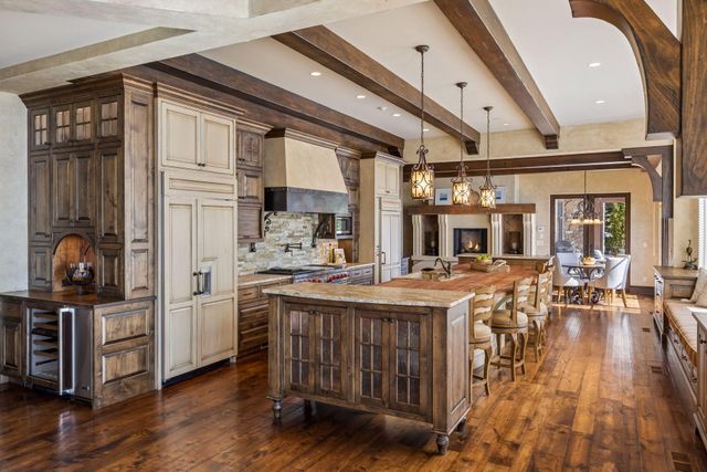 358 Ferndale Road S, Wayzata, MN 55391