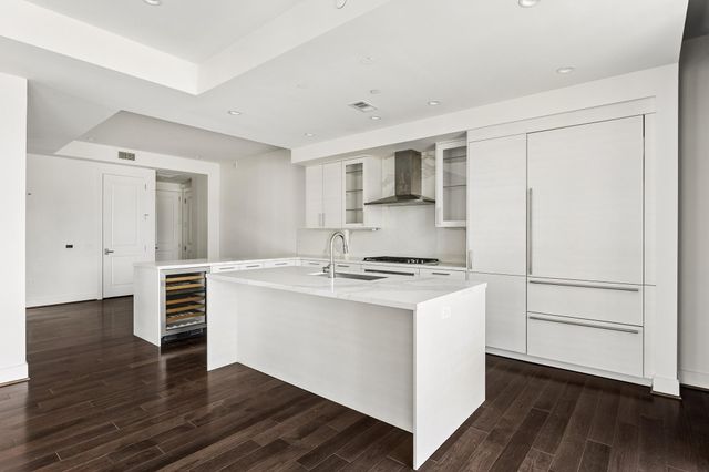 2047 Westcreek Lane 502, Houston, TX 77027