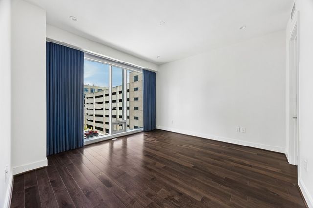2047 Westcreek Lane 502, Houston, TX 77027