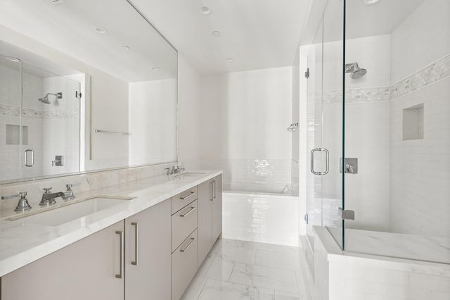 2047 Westcreek Lane 502, Houston, TX 77027