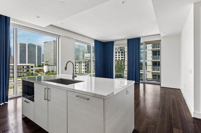 2047 Westcreek Lane 502, Houston, TX 77027