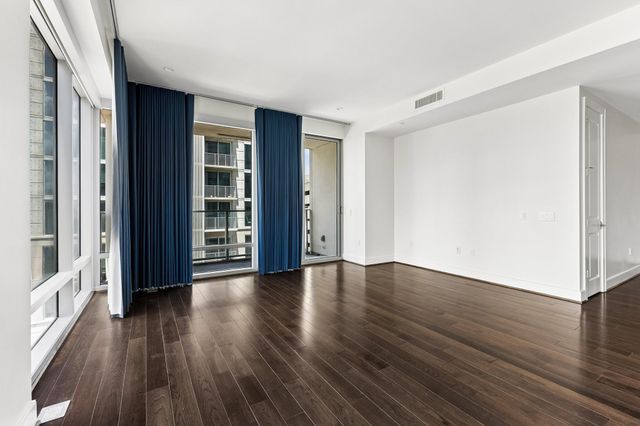 2047 Westcreek Lane 502, Houston, TX 77027