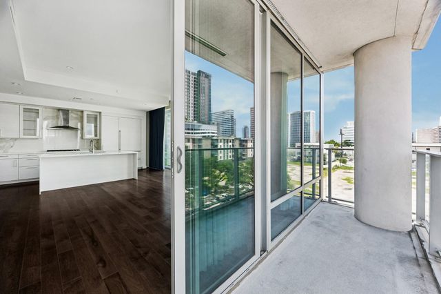 2047 Westcreek Lane 502, Houston, TX 77027
