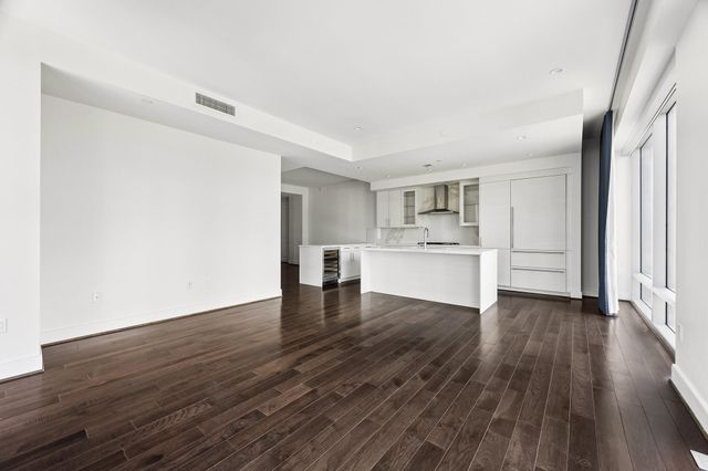 2047 Westcreek Lane 502, Houston, TX 77027