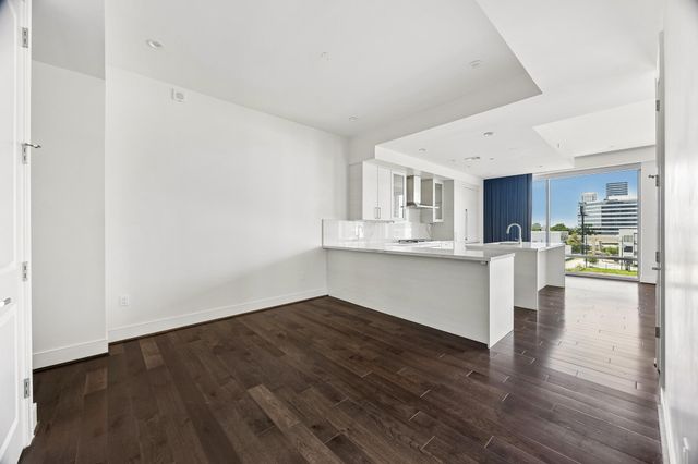 2047 Westcreek Lane 502, Houston, TX 77027