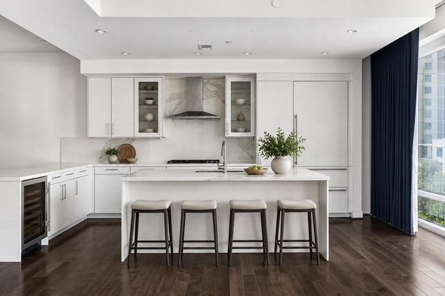 2047 Westcreek Lane 502, Houston, TX 77027