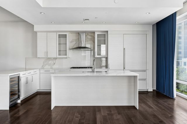 2047 Westcreek Lane 502, Houston, TX 77027
