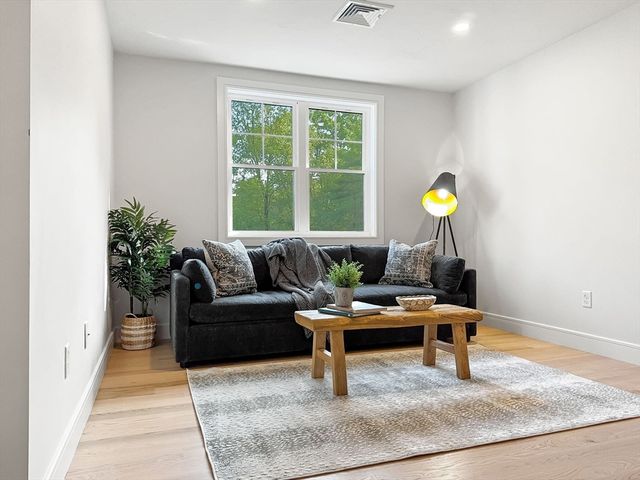 5 North Street, Upton, MA 01568