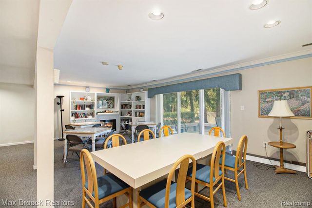 19710 W 13 Mile Road 105, Beverly Hills, MI 48025