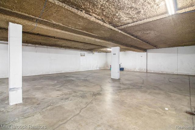 19710 W 13 Mile Road 105, Beverly Hills, MI 48025