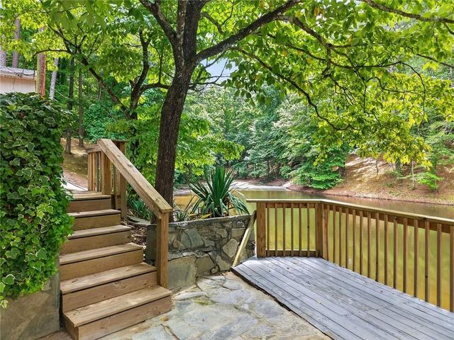 105 Whitestone Road North, Talking Rock, GA 30175