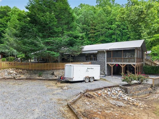 105 Whitestone Road North, Talking Rock, GA 30175