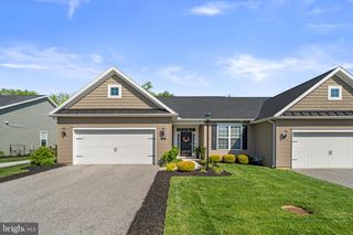 636 CYPRESS DR #39, Hanover, PA 17331