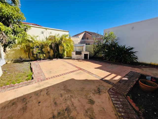 725 NW 123rd Ave, Miami, FL 33182