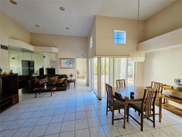 725 NW 123rd Ave, Miami, FL 33182