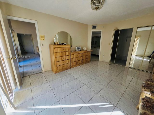 725 NW 123rd Ave, Miami, FL 33182