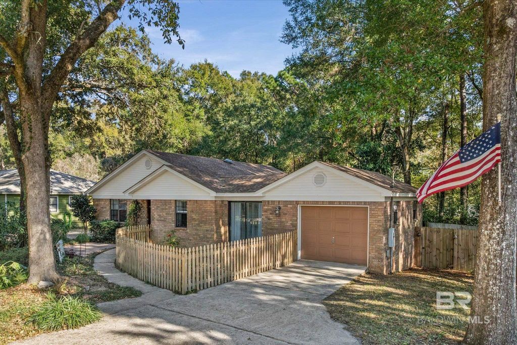 513 3rd Street, Fairhope, AL 36532