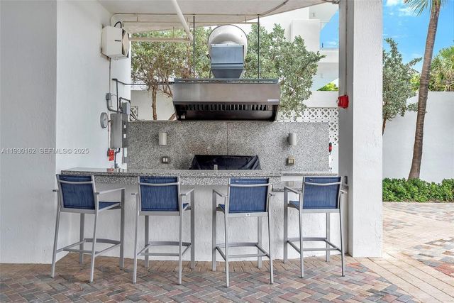 6515 Collins Ave 1110, Miami Beach, FL 33141