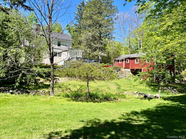 145 Drake Road, Pleasant Valley, NY 12569