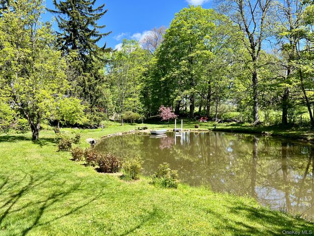 145 Drake Road, Pleasant Valley, NY 12569