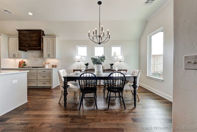 7210 E Queens Place, Broken Arrow, OK 74014