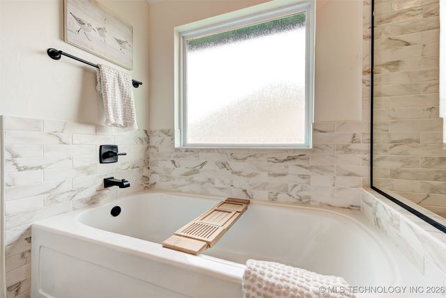 7210 E Queens Place, Broken Arrow, OK 74014