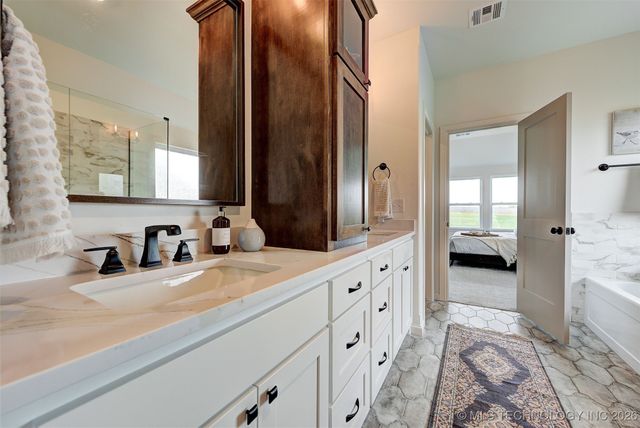 7210 E Queens Place, Broken Arrow, OK 74014