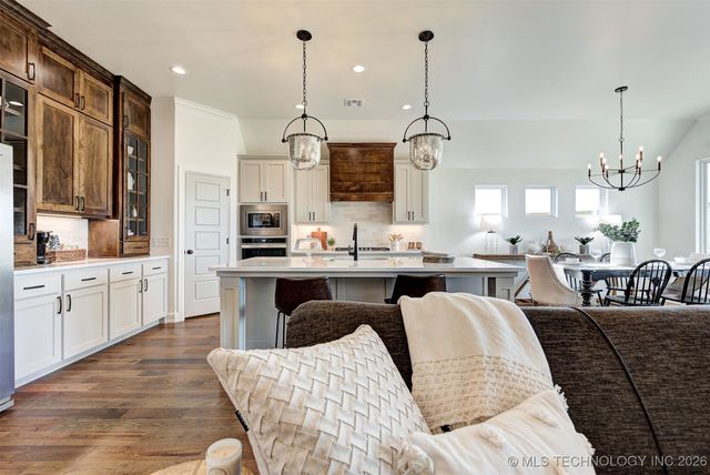 7210 E Queens Place, Broken Arrow, OK 74014