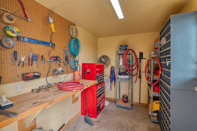 99 Pauline Road, Mcintosh, NM 87032