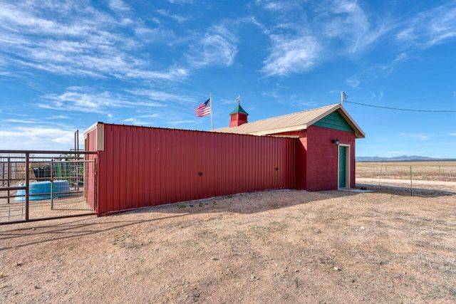 99 Pauline Road, Mcintosh, NM 87032