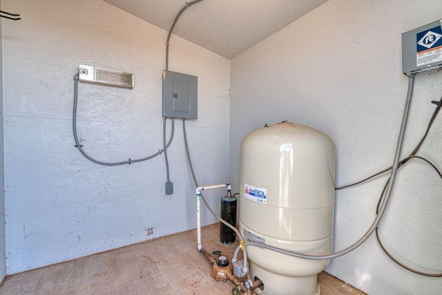 99 Pauline Road, Mcintosh, NM 87032