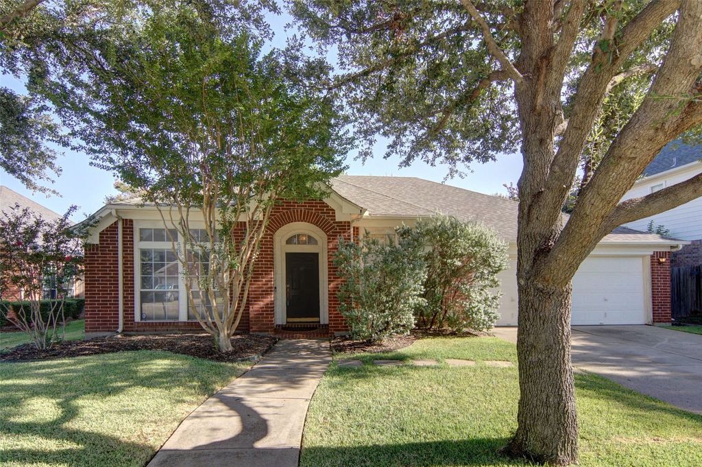 6928 Spring Valley Way, Fort Worth, TX 76132 — exterior