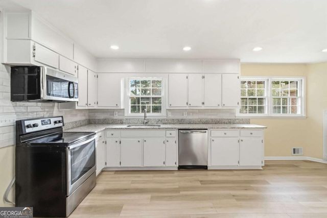 5524 Laurel Lane NW, Lilburn, GA 30047