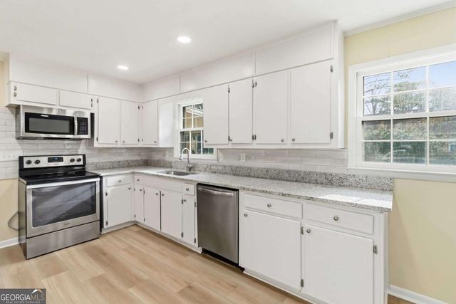 5524 Laurel Lane NW, Lilburn, GA 30047