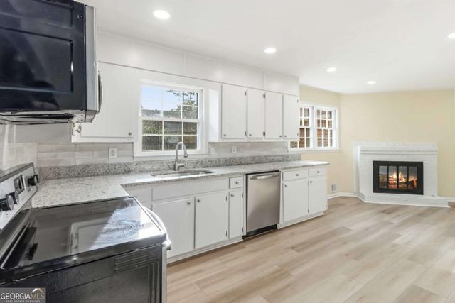 5524 Laurel Lane NW, Lilburn, GA 30047