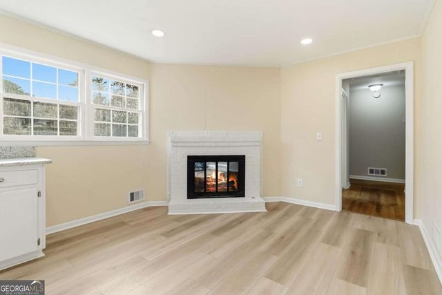 5524 Laurel Lane NW, Lilburn, GA 30047