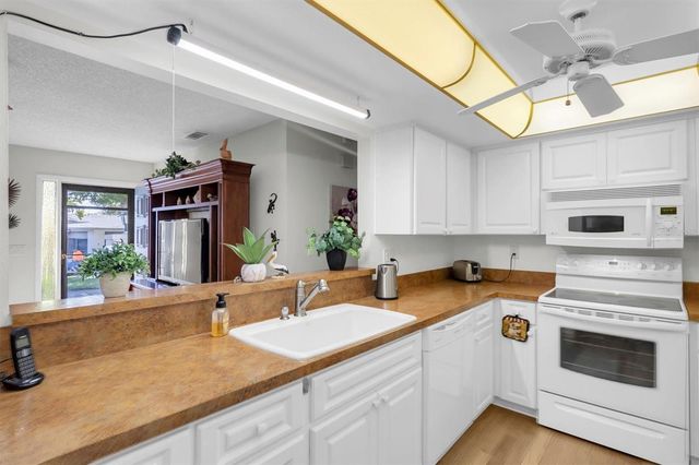 8141 BRADDOCK CIRCLE 3, Port Richey, FL 34668