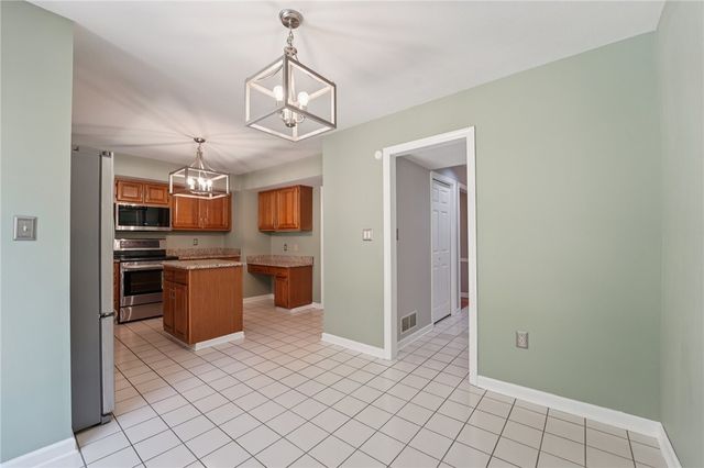 2119 Huntington Ct S, Franklin Park, PA 15090