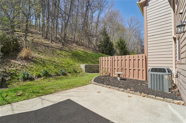 2119 Huntington Ct S, Franklin Park, PA 15090