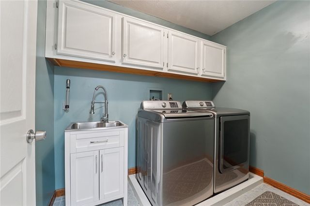 2119 Huntington Ct S, Franklin Park, PA 15090