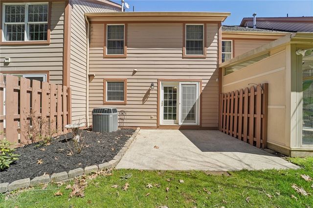 2119 Huntington Ct S, Franklin Park, PA 15090