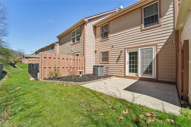 2119 Huntington Ct S, Franklin Park, PA 15090